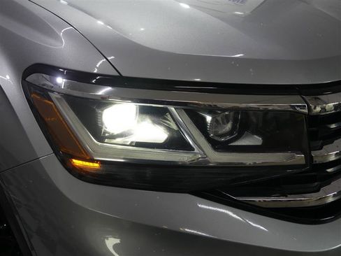 Used 2022 Volkswagen Atlas SE w/ Panoramic Sunroof Package FWD image 15