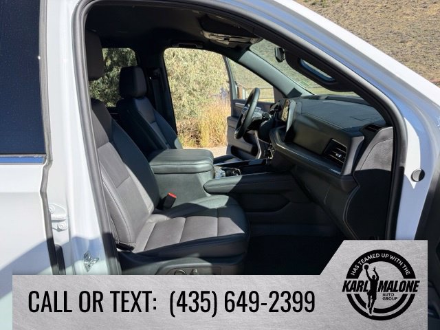Used 2025 Chevrolet Suburban LT AWD/4WD image 37
