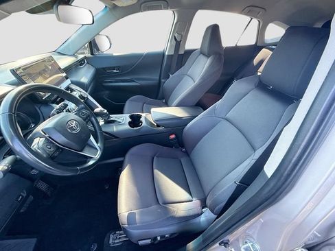 Used 2023 Toyota Venza LE AWD/4WD image 28