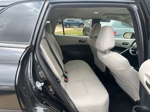 Used 2025 Toyota Corolla Cross LE w/ Moonroof Package FWD image 18