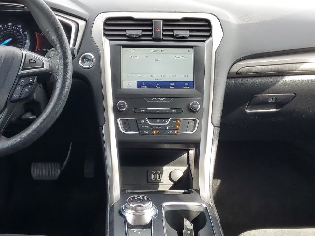 Used 2020 Ford Fusion SE FWD image 28