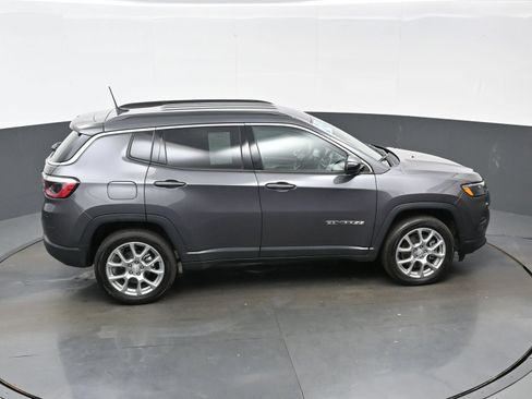 Used 2024 Jeep Compass Latitude AWD/4WD image 39
