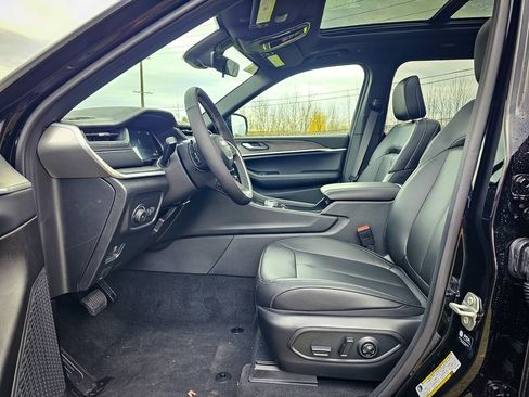 New 2025 Jeep Grand Cherokee Limited image 13