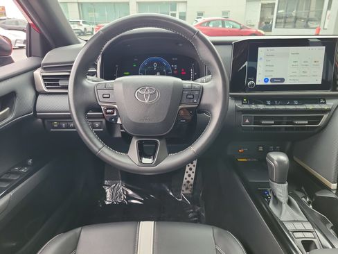 Used 2025 Toyota Camry SE FWD image 10