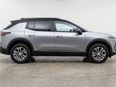 Used 2025 Chevrolet Equinox LT FWD image 11