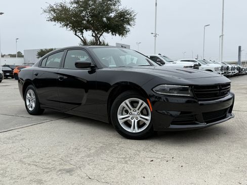 Used 2023 Dodge Charger SXT image 2
