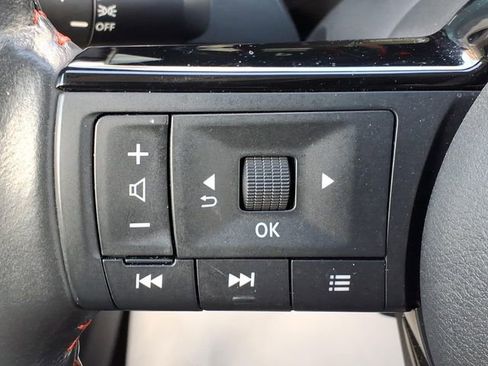Used 2025 Nissan Kicks SR FWD image 26