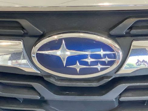 Used 2017 Subaru Forester 2.5i Limited AWD/4WD image 10