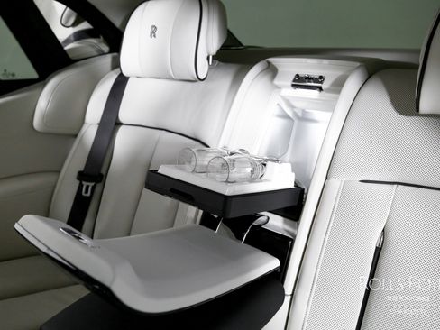 Certified 2025 Rolls-Royce Phantom Sedan image 23