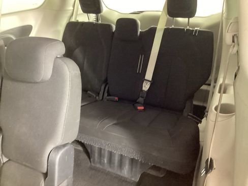 Used 2017 Chrysler Pacifica Touring FWD image 31
