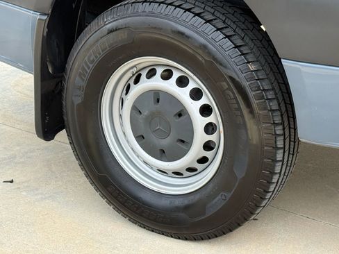 Used 2019 Mercedes-Benz Sprinter 144 image 31