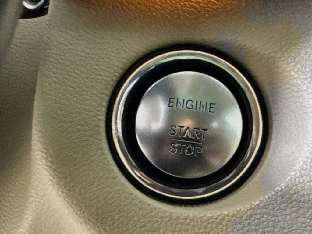 Used 2013 Mercedes-Benz E 350 4MATIC Sedan image 19