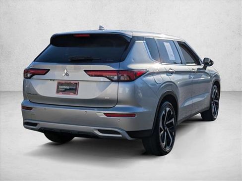 Used 2024 Mitsubishi Outlander SE image 5