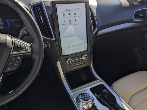 Certified 2024 Ford Edge SEL image 10