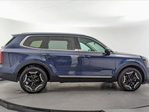 Used 2025 Kia Telluride S FWD image 6
