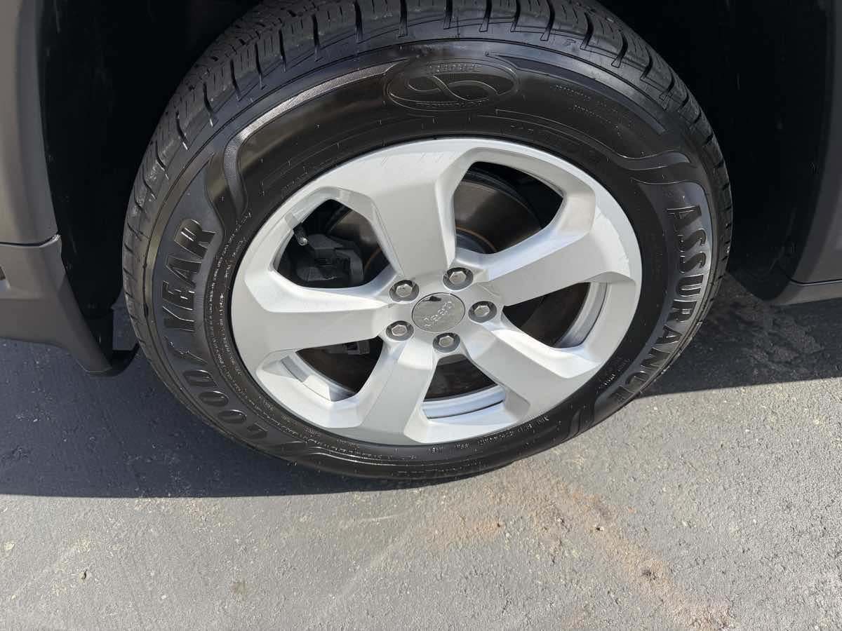Used 2019 Jeep Compass Latitude AWD/4WD image 8