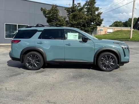 New 2026 Nissan Pathfinder SL w/ SL Premium Package (P04) AWD/4WD image 2