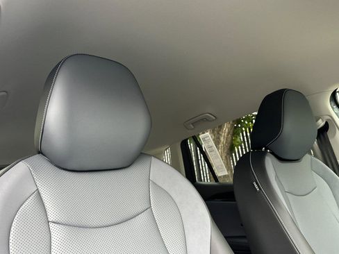 New 2026 Volkswagen Tiguan SE image 16