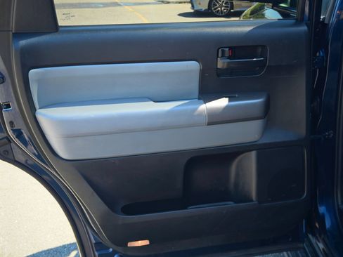 Used 2010 Toyota Sequoia SR5 AWD/4WD image 37