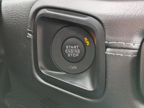 Used 2025 Jeep Wrangler Unlimited Rubicon image 11