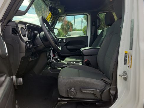 Used 2024 Jeep Wrangler Unlimited Sport AWD/4WD image 10