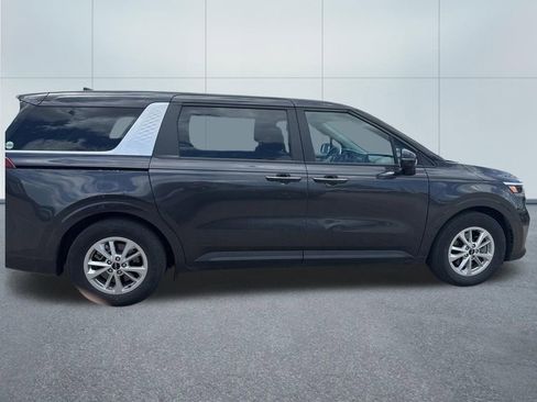 Used 2024 Kia Carnival LX FWD image 10