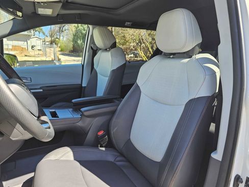 Used 2023 Toyota Sienna XSE w/ XSE Plus Package image 11