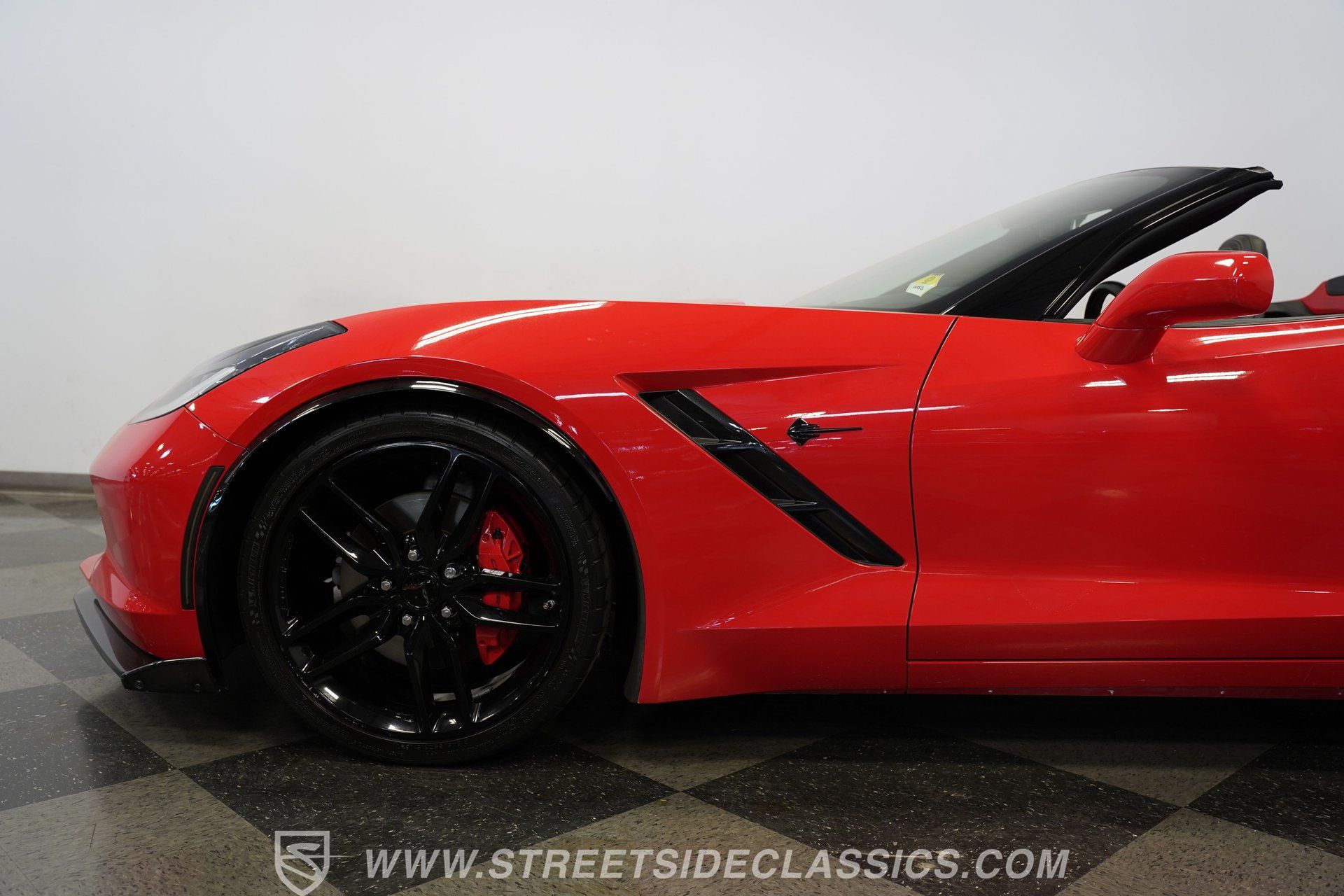 Used 2019 Chevrolet Corvette Stingray Convertible w/ Carbon Flash Badge Package RWD image 29