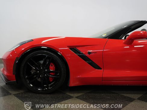 Used 2019 Chevrolet Corvette Stingray Convertible w/ Carbon Flash Badge Package image 29