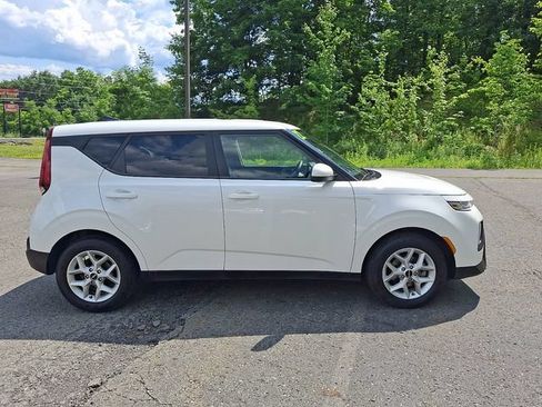 Used 2022 Kia Soul LX w/ Technology Package FWD image 6