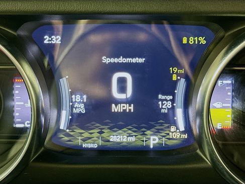 Used 2023 Jeep Wrangler Sahara w/ Cold Weather Group image 18