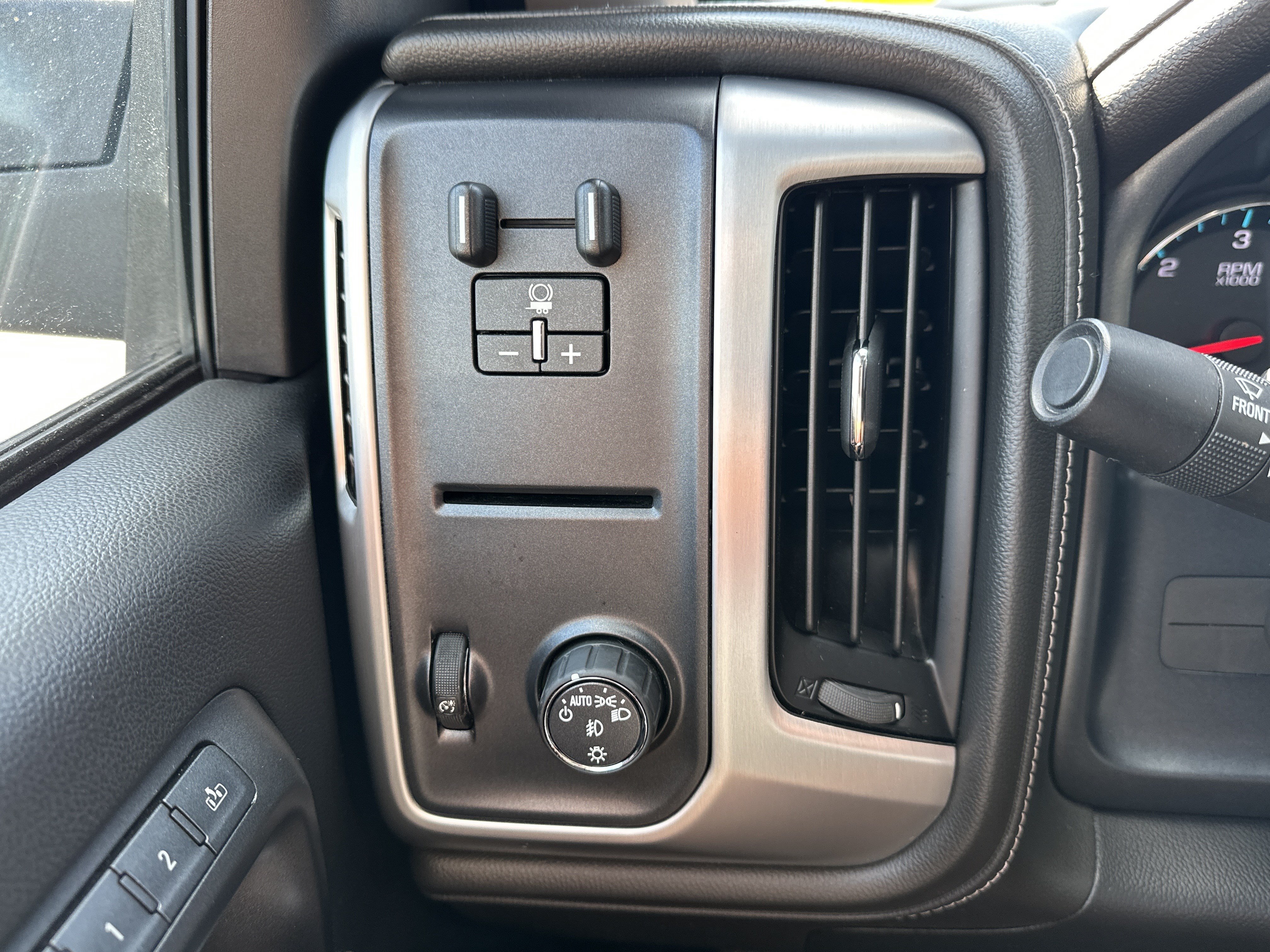 Used 2018 GMC Sierra 1500 SLT w/ Enhanced Driver Alert Package RWD image 27