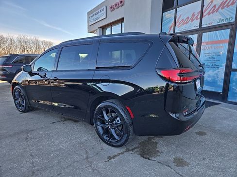 New 2026 Chrysler Pacifica Select w/ S Appearance Package image 6