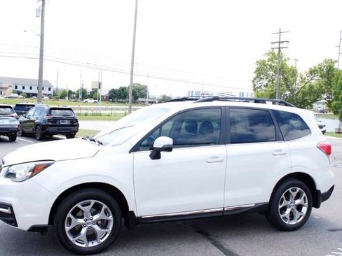 Used 2017 Subaru Forester 2.5i Touring AWD/4WD image 10