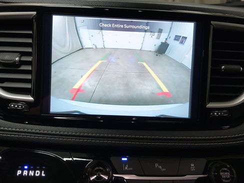 Used 2024 Chrysler Pacifica Select image 36