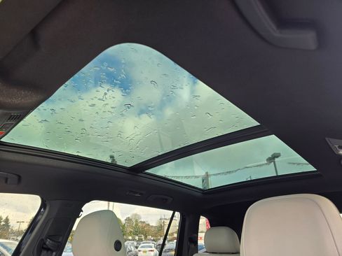 Used 2023 Volkswagen Tiguan SE R-Line image 28