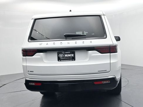 Used 2024 Jeep Wagoneer L Series II w/ Flexible Seating Group image 7