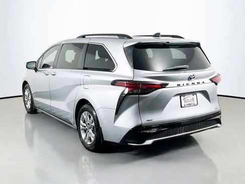 Used 2023 Toyota Sienna XSE w/ XSE Plus Package AWD/4WD image 5