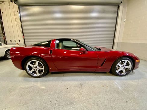 Used 2007 Chevrolet Corvette Coupe w/ Preferred Equipment Group RWD image 10