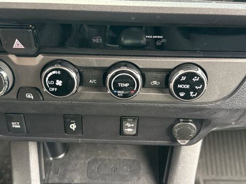 Used 2018 Toyota Tacoma TRD Sport AWD/4WD image 28