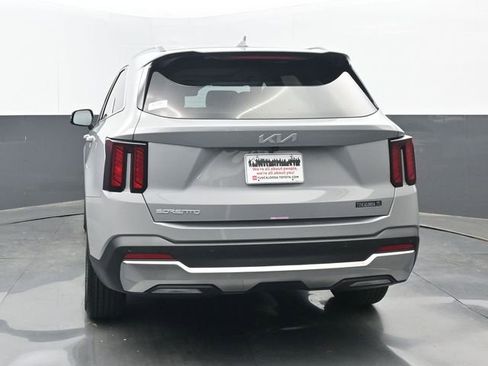 Used 2025 Kia Sorento S w/ Panoramic Sunroof Package FWD image 19