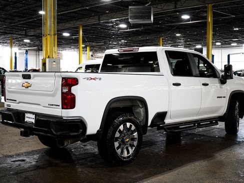 Used 2022 Chevrolet Silverado 2500 Custom w/ Custom Value Package AWD/4WD image 7