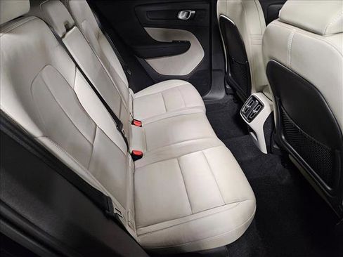 Used 2019 Volvo XC40 T5 Momentum image 20