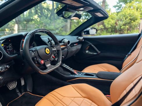 Used 2022 Ferrari 812 GTS RWD image 5