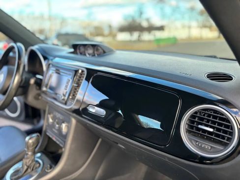 Used 2014 Volkswagen Beetle TDI image 12