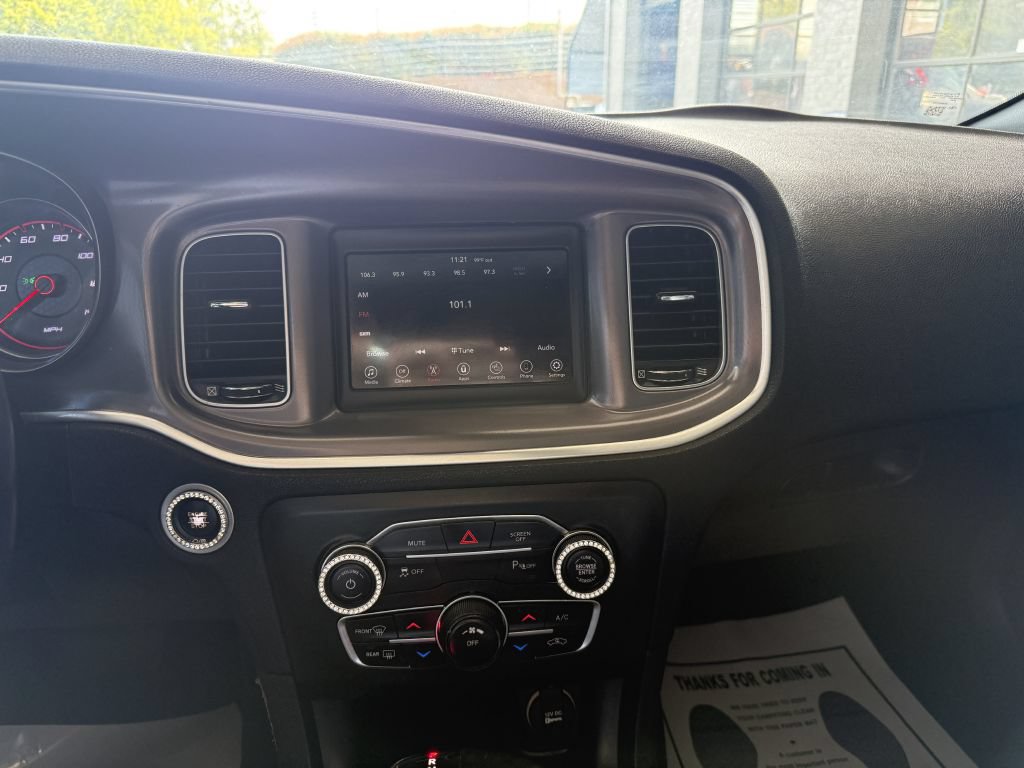 Used 2019 Dodge Charger SXT w/ Leather Interior Group RWD image 17