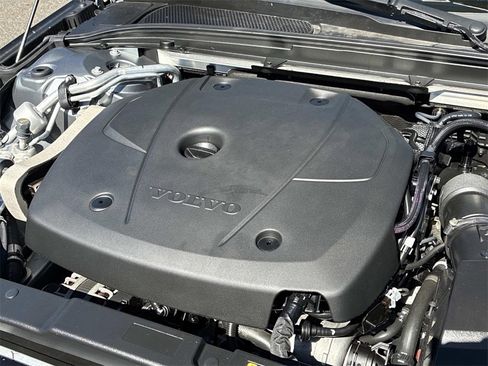 Used 2021 Volvo S60 T5 Inscription image 24