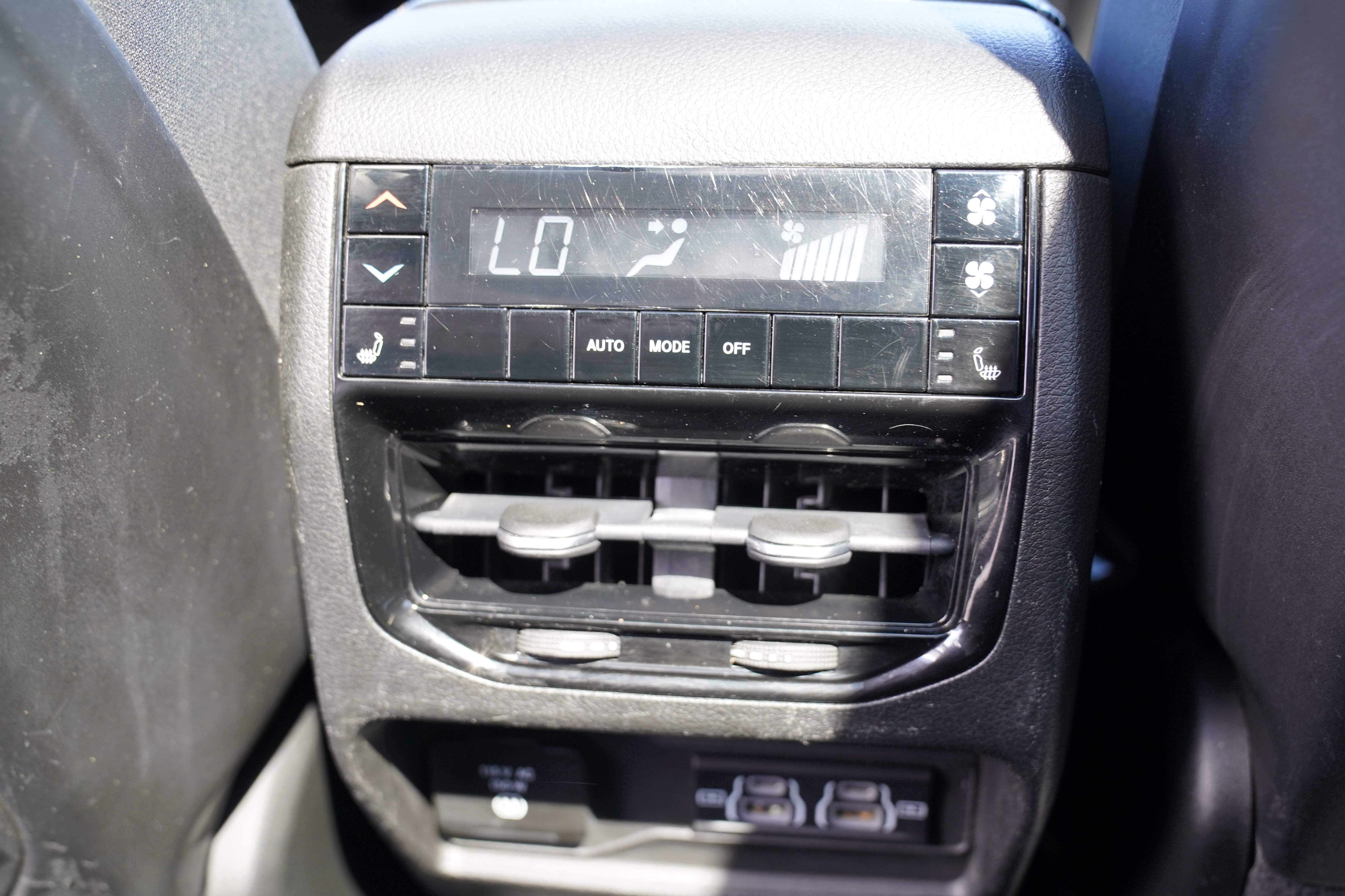 Used 2021 Jeep Grand Cherokee L Limited AWD/4WD image 6