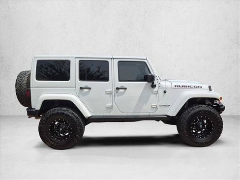 Used 2017 Jeep Wrangler Unlimited Rubicon AWD/4WD image 4
