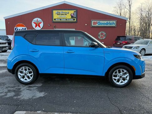 Used 2023 Kia Soul S image 2